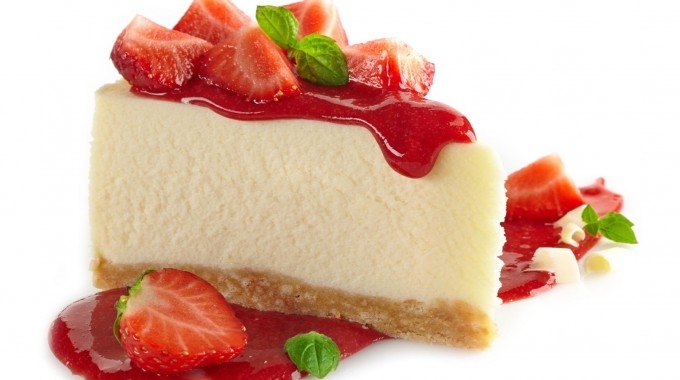 עוגת גבינה ללא אפיה, ברוטב תותים