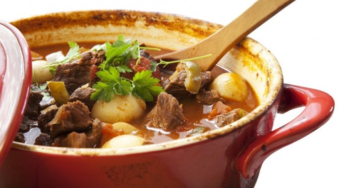 גולש הונגרי עם תפוחי אדמה