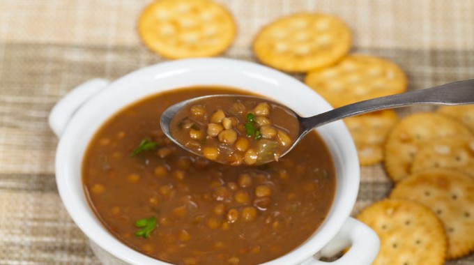 מרק עדשים חומות