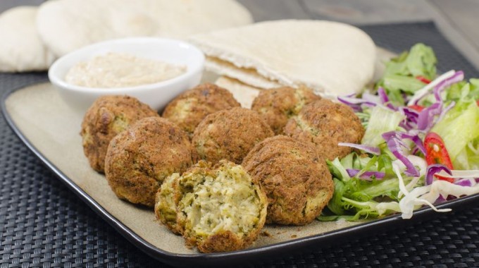 קציצות שקדים טחונים עם ירקות