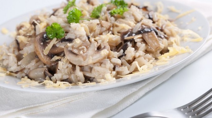 אורז בתנור עם מיגוון פטריות מטובען