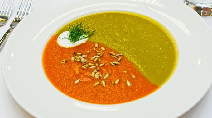 מרק ירקות קטיפתי בשני צבעים