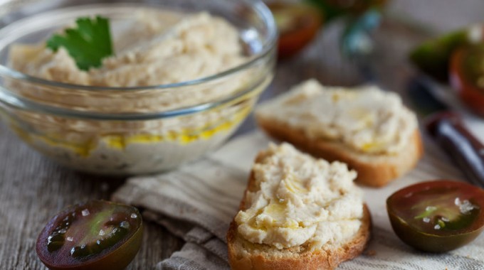 קרוסטיני עם ממרח עוף מהמרק