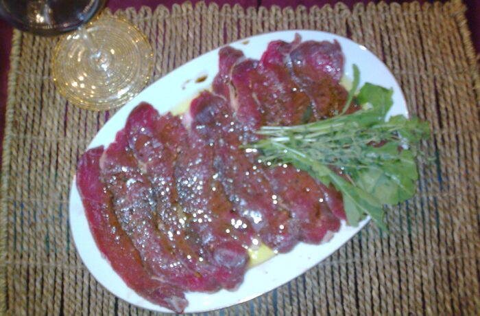 בשר סינטה כבוש במלח גס – “ברזאולה”